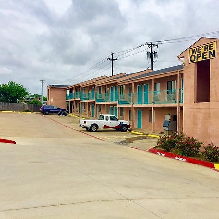 Crown Inn Grand Prairie Exterior photo