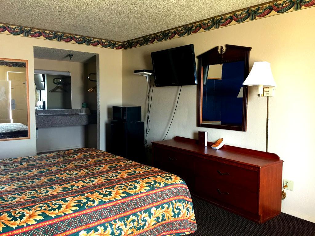 Crown Inn Grand Prairie Exterior photo