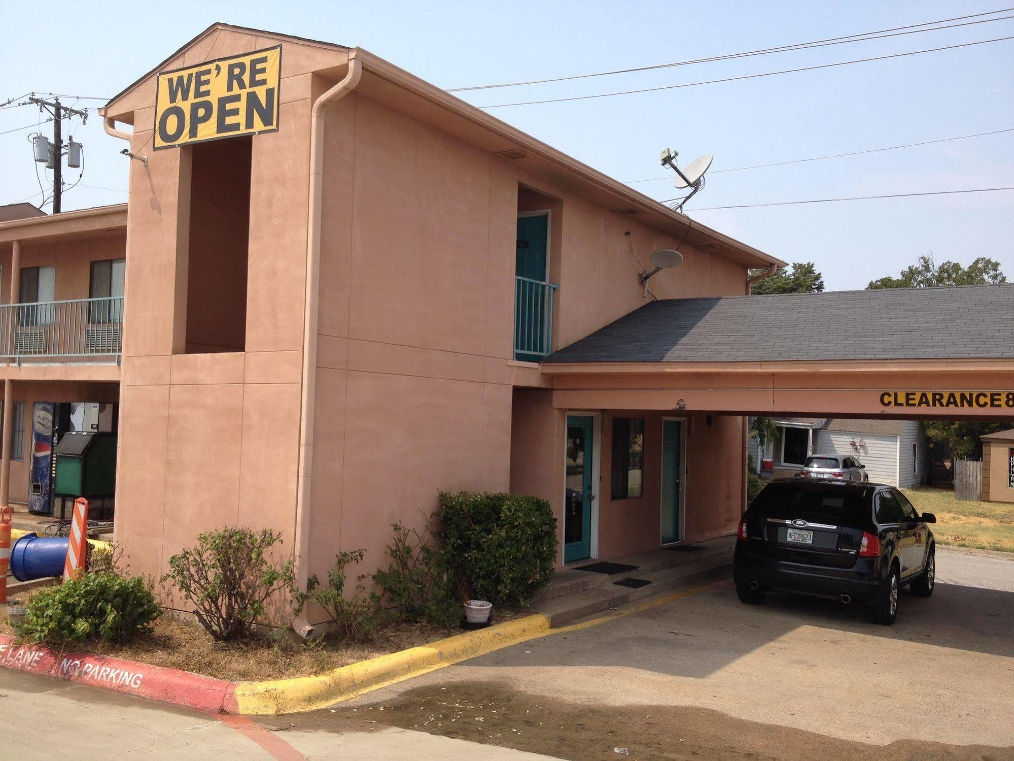 Crown Inn Grand Prairie Exterior photo