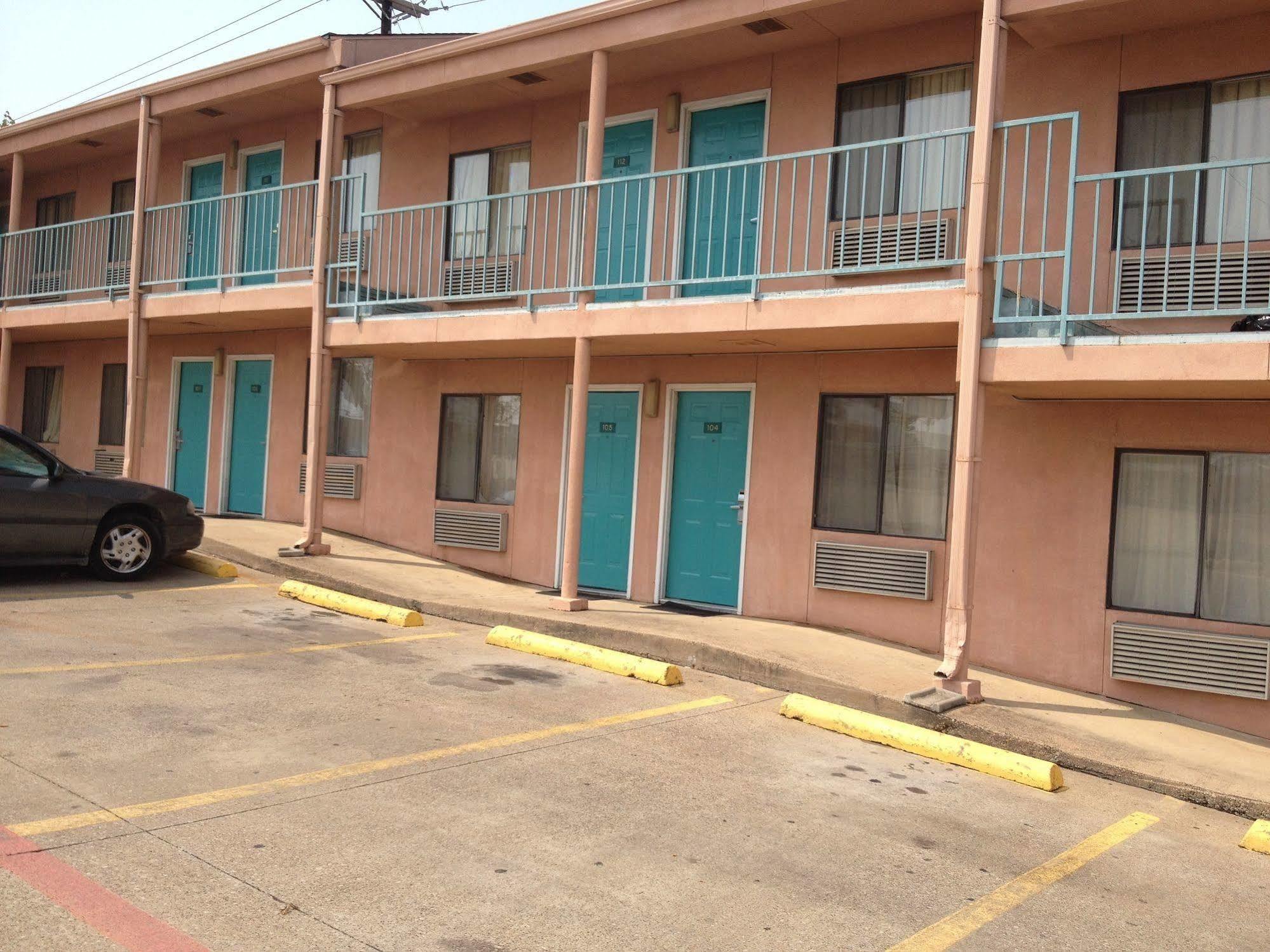 Crown Inn Grand Prairie Exterior photo
